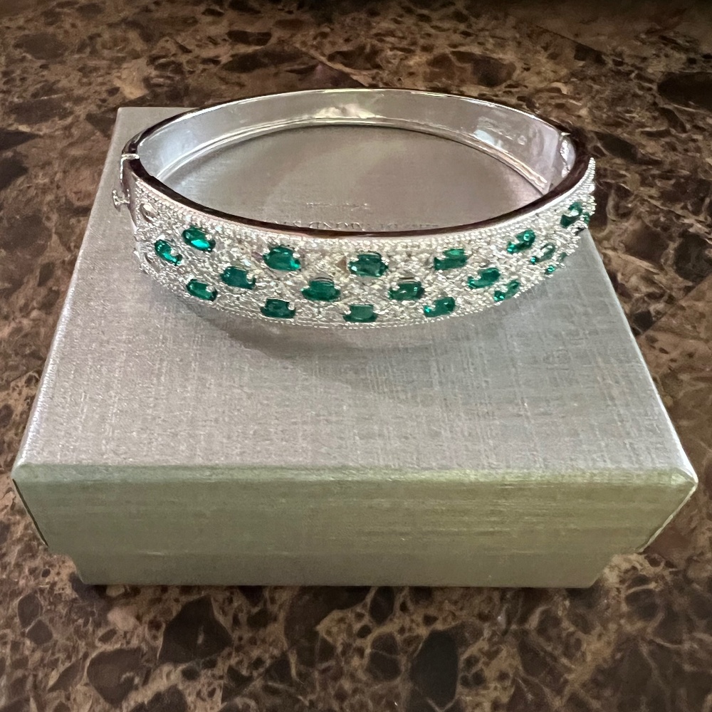 Emerald with rhinestones bracelet
